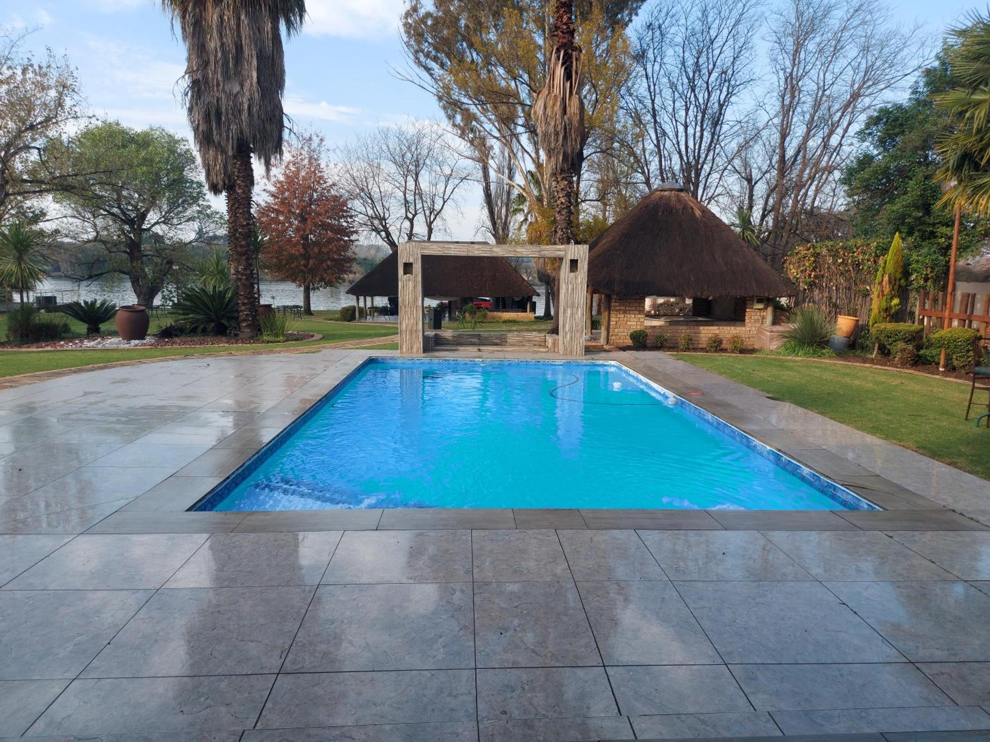 Lalamanzi River Lodge Vanderbijlpark Exterior photo